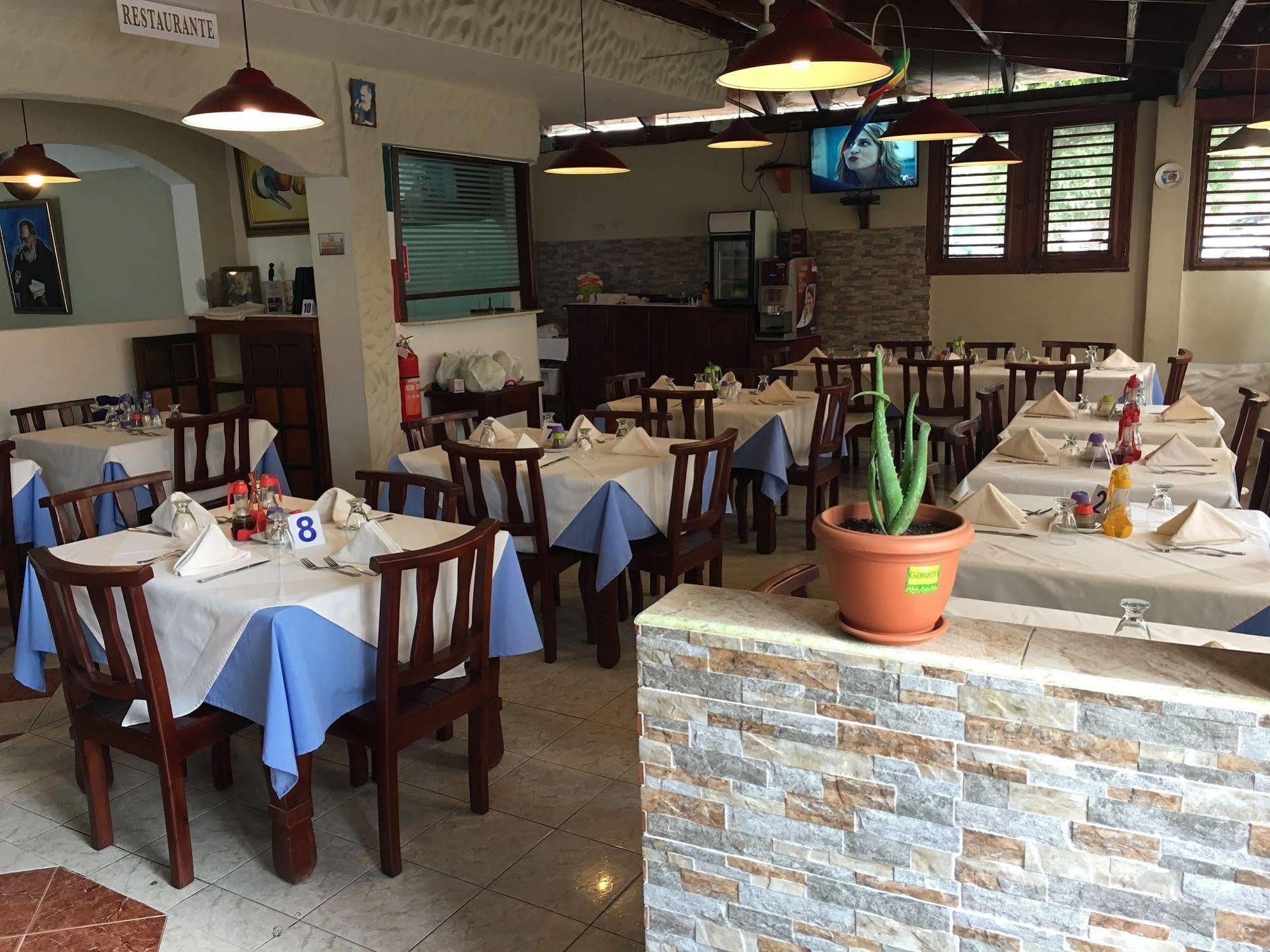 Hotel Restaurant Hamilton Boca Chica Exteriör bild